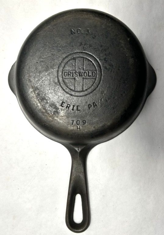 Lot 270: GRISWOLD N3 CAST IRON SKILLET