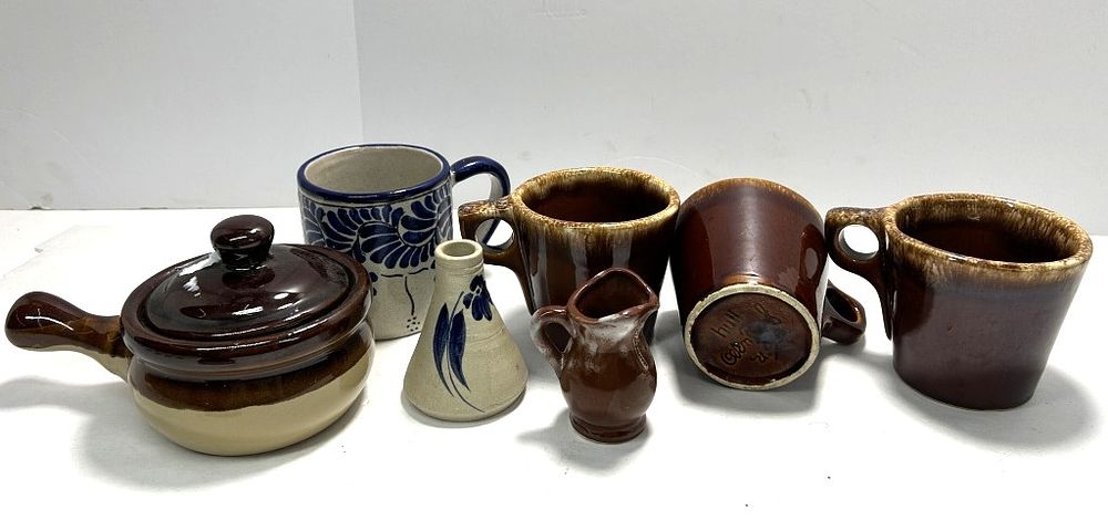 Lot 287: HULL DRINKWARE AND OTHER STONEWARE CUPS