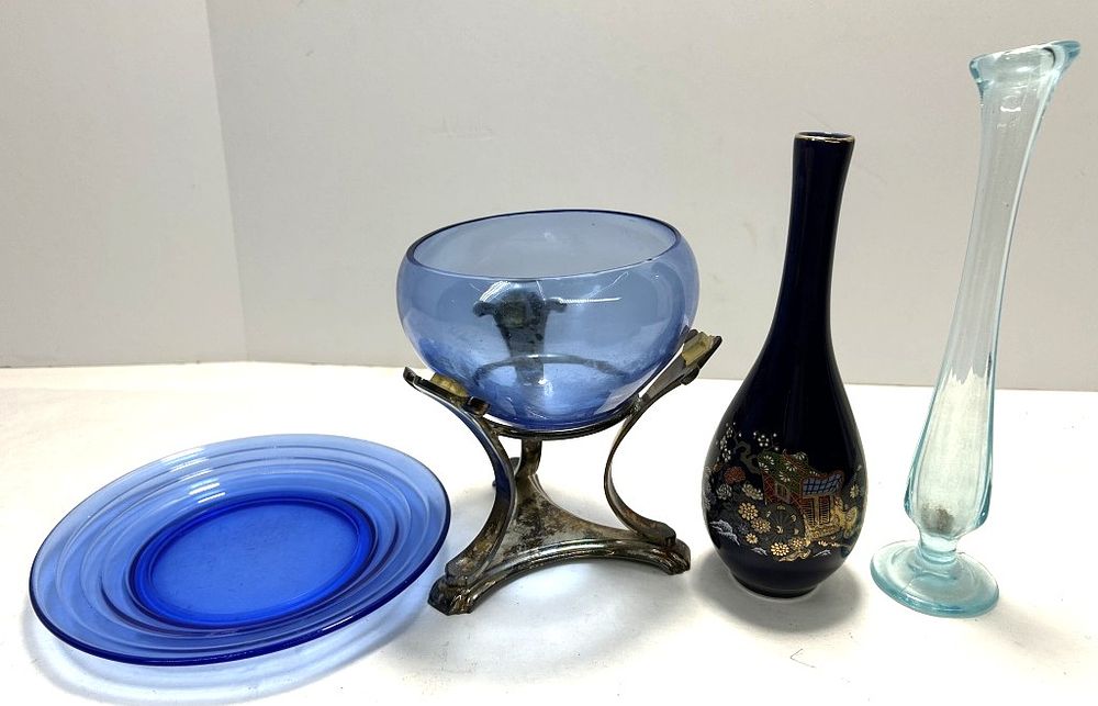 Lot 291: VINTAGE GRAPEBOWL ON STAND AND OTHER VASES