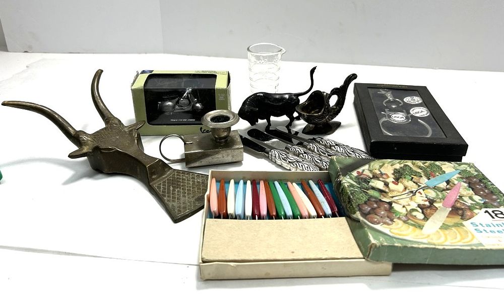 Lot 297: CAST DOORSTOP, BULL AND MORE