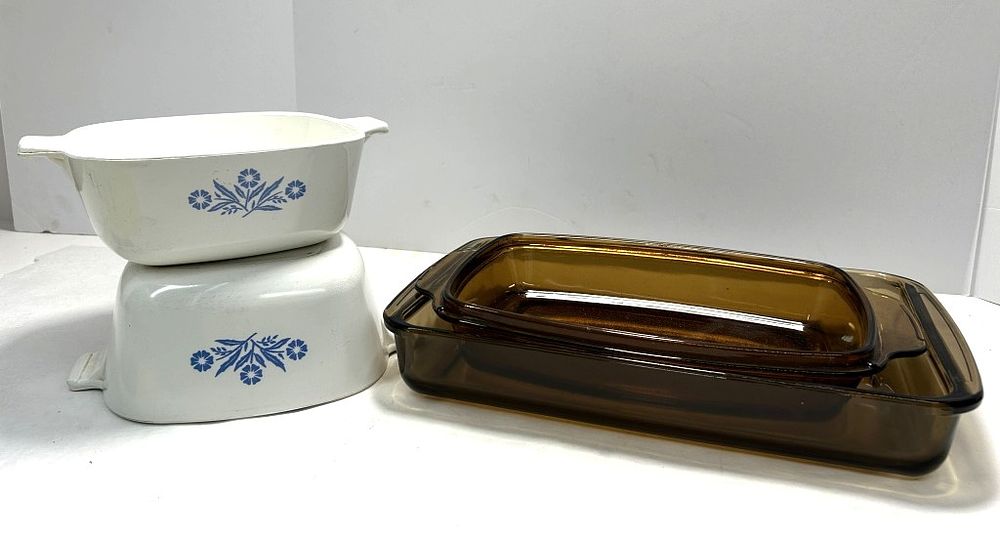 Lot 300: VINTAGE CASSEROLE DISHES