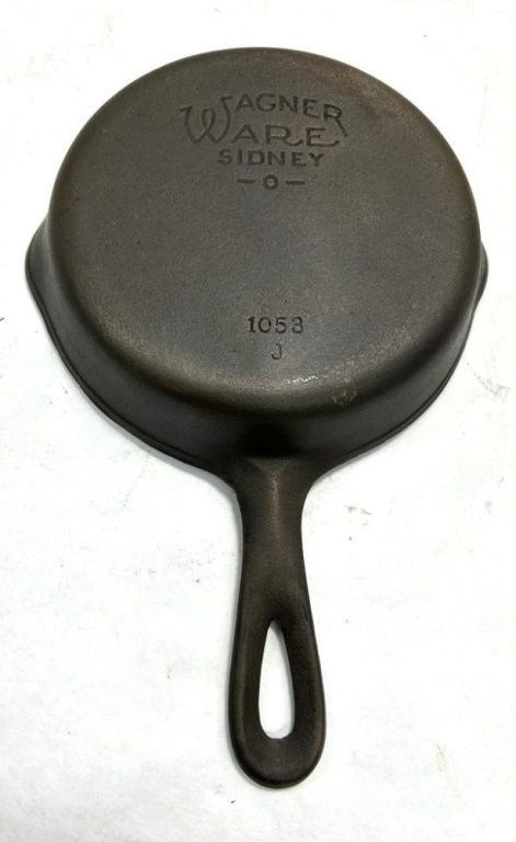 Lot 313: WAGNER WARE N3 CAST IRON SKILLET