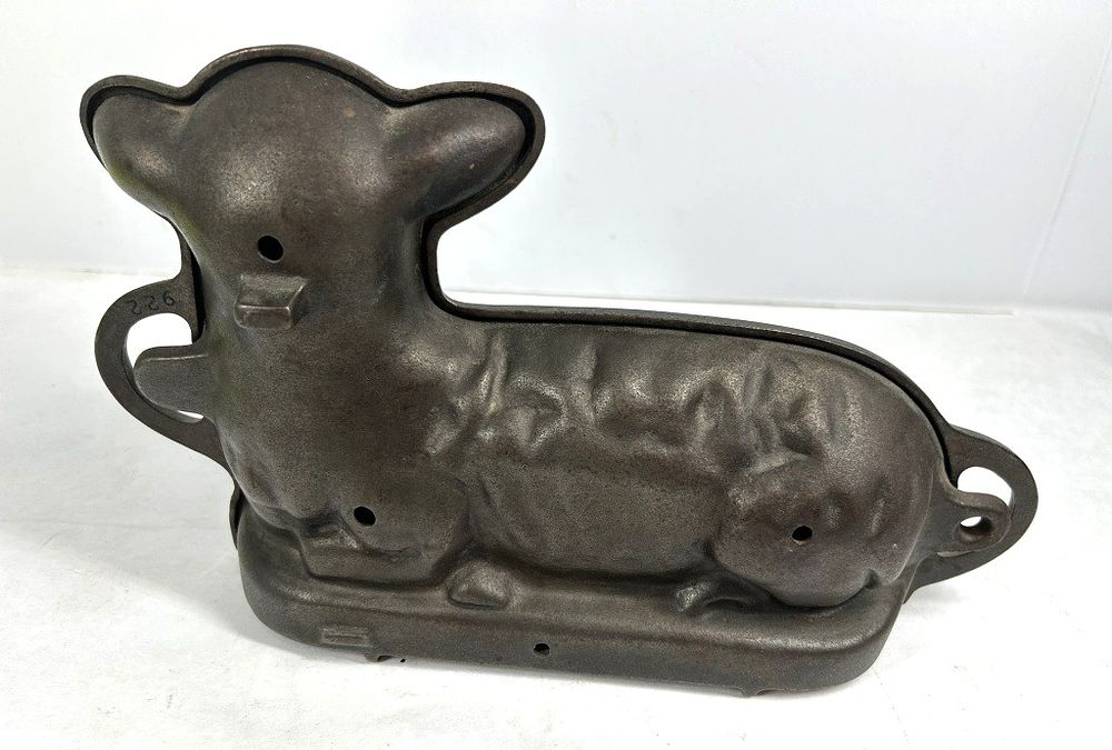Lot 327: CAST IRON LAMB MOLD