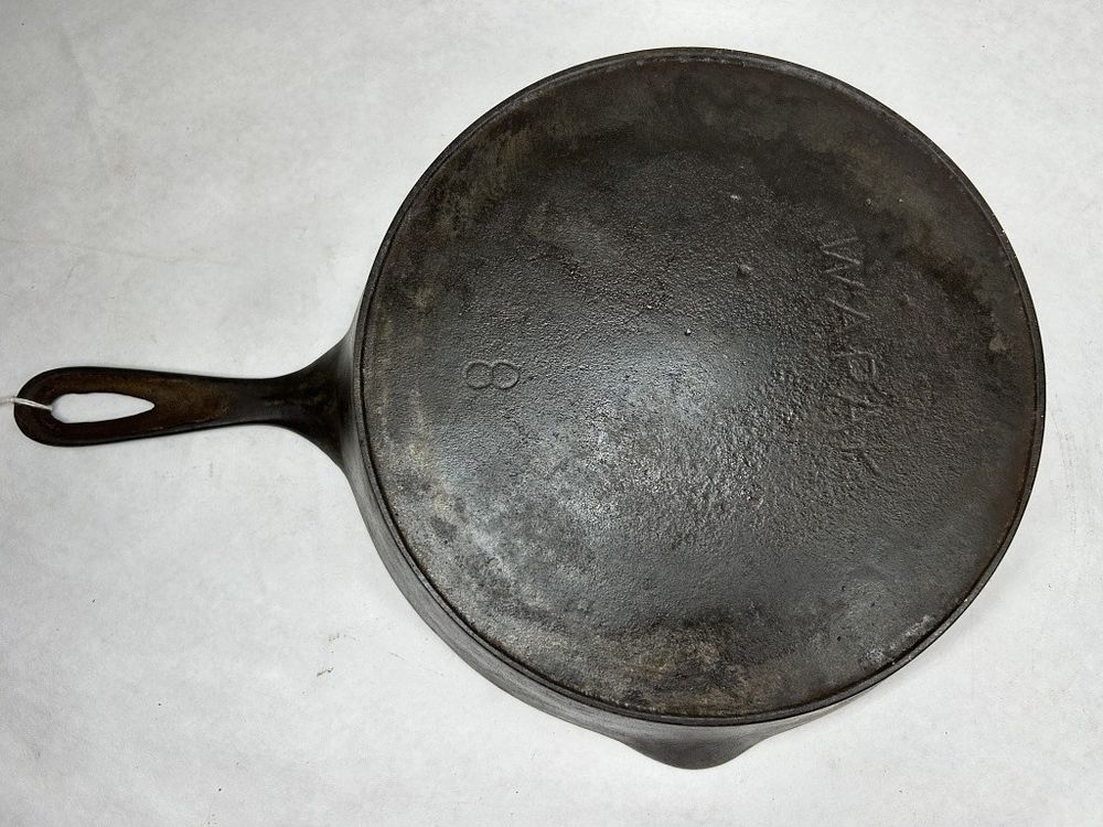 Lot 329: WAPA NUMBER 8 CAST IRON SKILLET