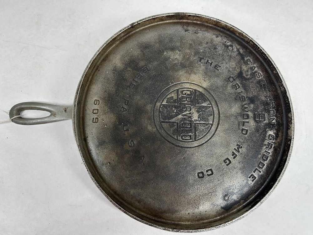 Lot 335: GRISWOLD NUMBER 9 CAST IRON GRIDDLE