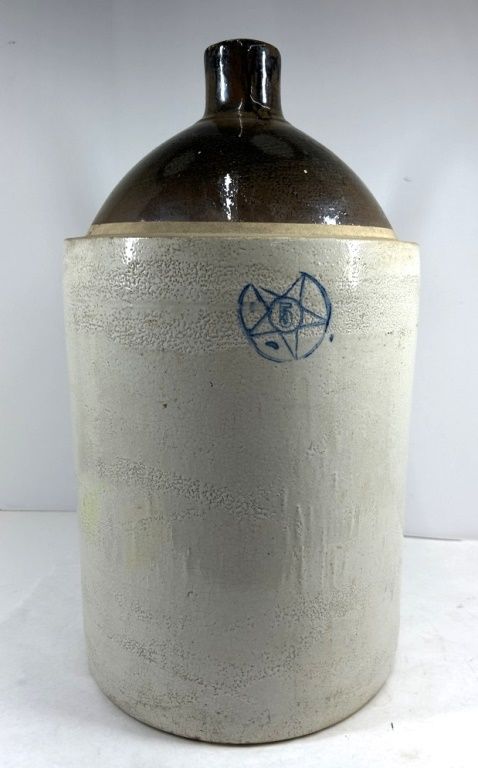 Lot 338: 5 GALLON 2 TONED STAR STONEWARE JUG