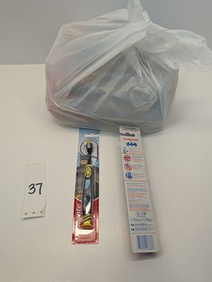 KIDS TOOTHBRUSHES. 24 COUNT OF EXTRA SOFT COLGATE TOOTHBRUSHES FOR AGES 5+