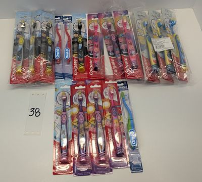 ASSORTED TOOTHBRUSHES. 24 COUNT OF ASSORTED KIDS TOOTHBRUSHES COLGATE