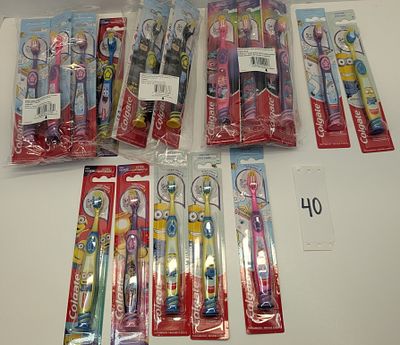 KIDS TOOTHBRUSHES. 24 COUNT OF ASSORTED KIDS TOOTHBRUSHES COLGATE