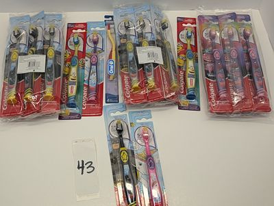 KIDS TOOTHBRUSHES. 24 COUNT OF ASSORTED KIDS TOOTHBRUSHES COLGATE