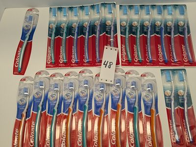 ADULT TOOTHBRUSHES. 24 COUNT SLIM SOFT ADULT COLGATE TOOTHBRUSHES ASSORTED COLORS