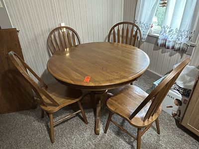 OAK DINNER TABLE. 4 CHAIRS WITH LEAF