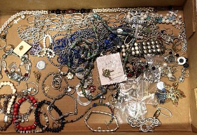 MISCELLANEOUS COSTUME JEWELRY. VARIOUS NECKLACES, BRACELETS, BROACHES, AND RINGS