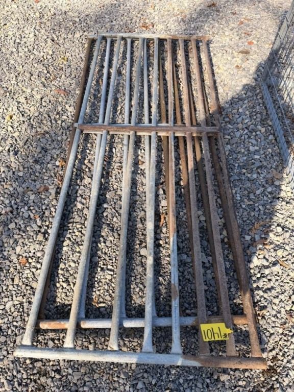 Lot 150: SMALL LIVESTOCK PANELS