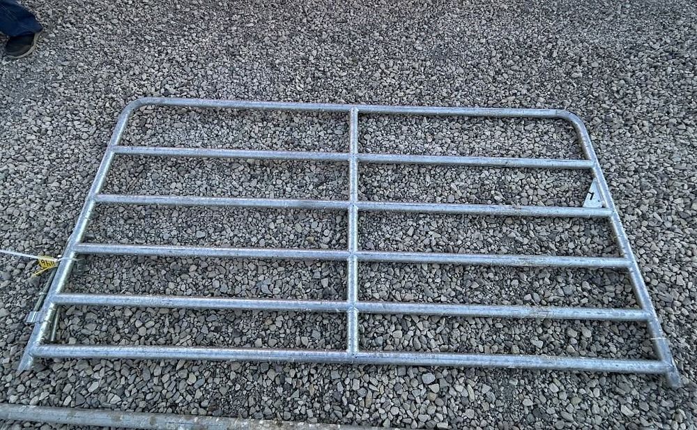 Lot 229: 8 FT 6 BAR GATE