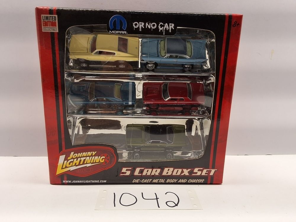 Lot 1042: JOHNNY LIGHTNING- 5 CAR BOX SET