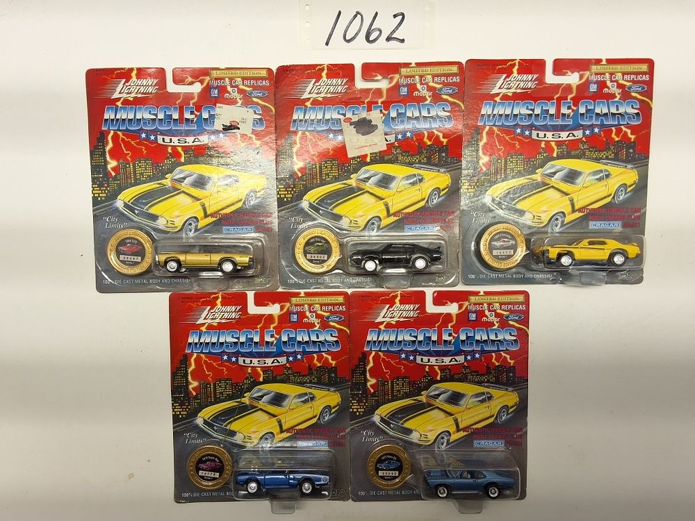 Lot 1062: JOHNNY LIGHTNING - MUSCLE CARS U.S.A