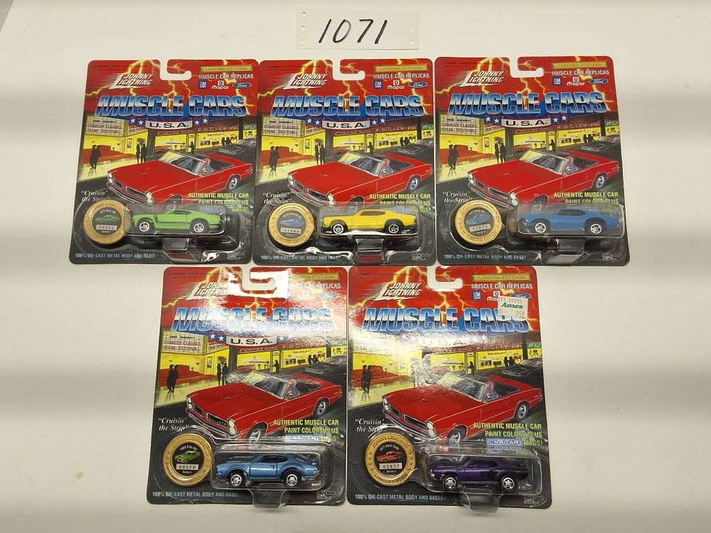 Lot 1071: JOHNNY LIGHTNING - MUSCLE CARS U.S.A.
