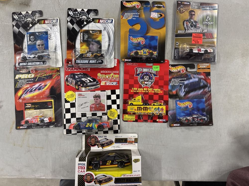 Lot 1266: NASCAR - ASSORTED