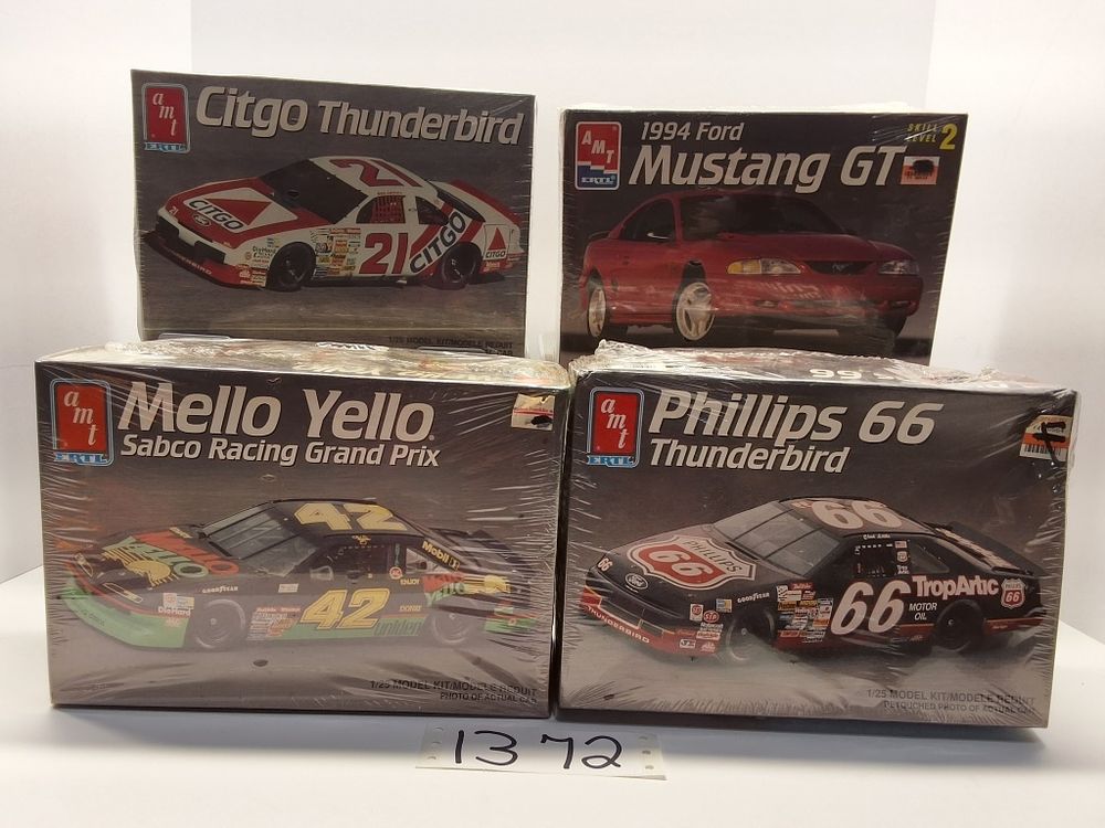 Lot 1372: SPORTS - BASKETBALL -