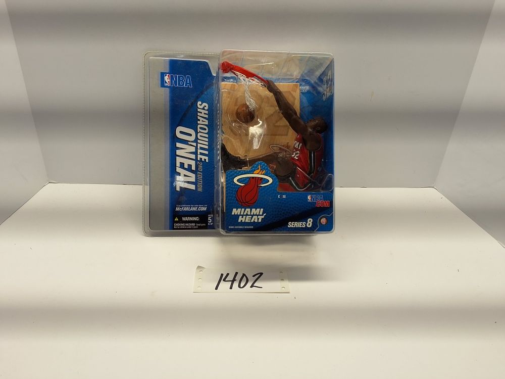 Lot 1402: SPORTS - BASKETBALL - HEAT