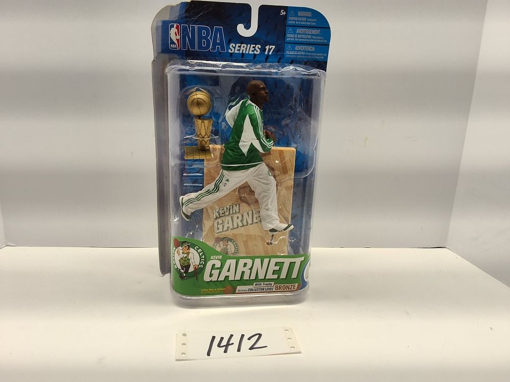 Lot 1412: SPORTS - BASKETBALL - CELTICS