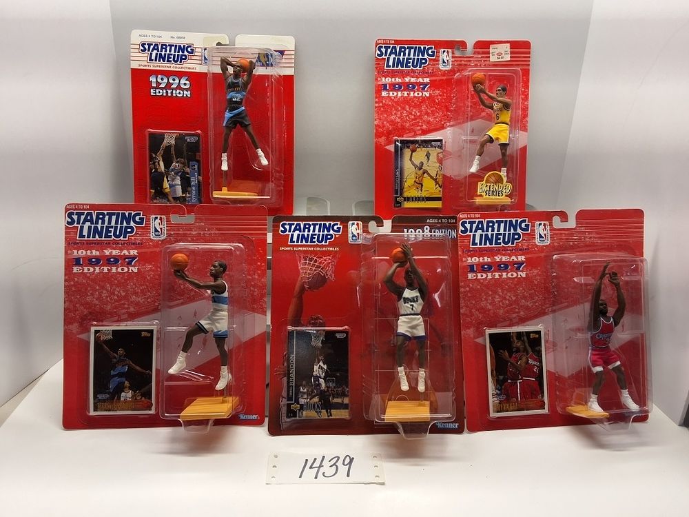 Lot 1439: SPORTS - BASKETBALL - CLIPPERS, CAVS, BUCKS, LAKER