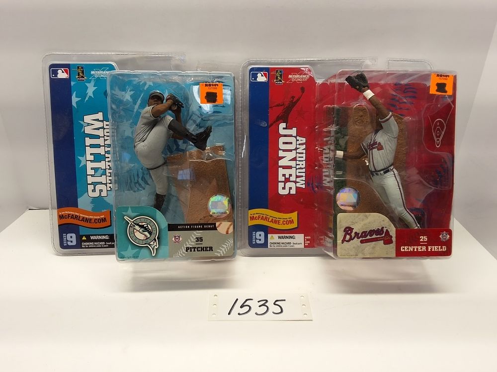 Lot 1535: SPORTS - BASEBALL - BRAVES & DOLPHINS