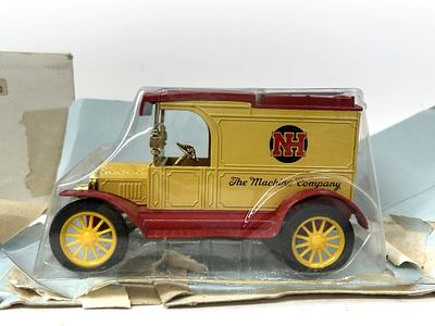 NEW HOLLAND COIN BANK TRUCK. NIB STOCK NO. 9397