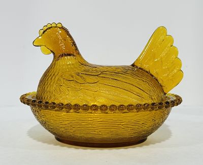 AMBER INDIANA GLASS HEN ON NEST. NO CHIPS OR CRACKS