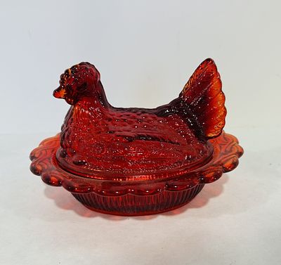 MOSSER RED HEN ON NEST. NO CHIPS OR CRACKS