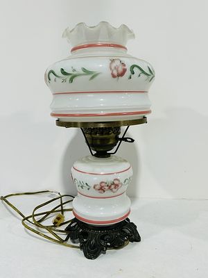 VINTAGE QUOIZEL HURRICANE LAMP IN PINK FLORAL PATTERN