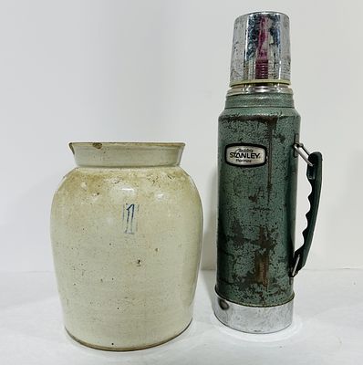 VINTAGE STANLEY THERMOS. VITNAGE STANLEY THERMOS AND CROCK THAT HAS MULTIPLE CHIPS