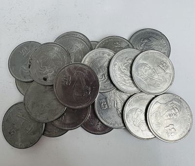 LOT OF MEXICAN PESOS. LOT OF 20 1985 MEXICAN 1 PESO COINS