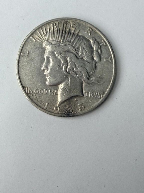 Lot 611: 1925 PEACE DOLLAR