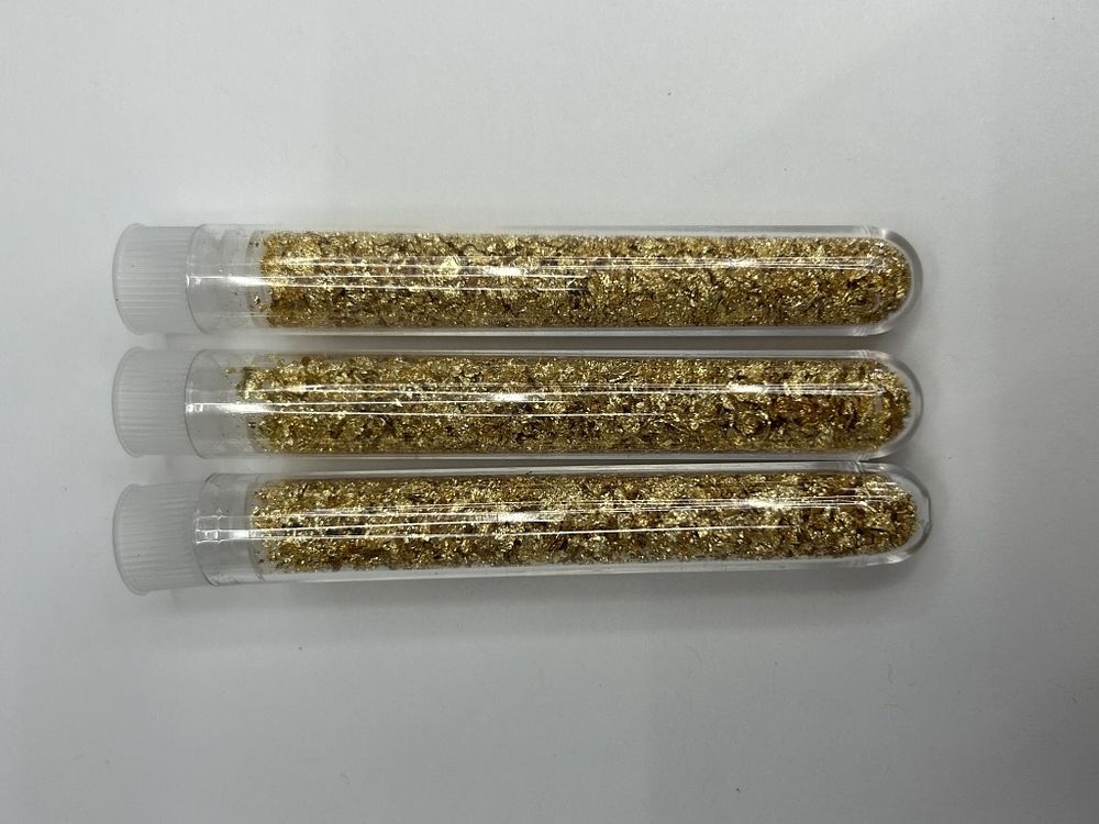 Lot 643: 3 TUBES OF GOLD FLAKE