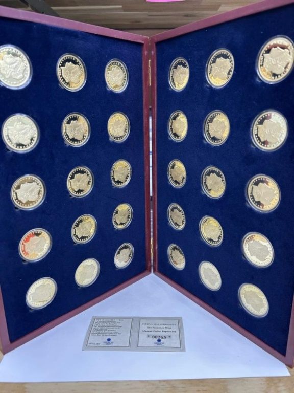 Lot 799: MORGAN DOLLAR REPLICA SET