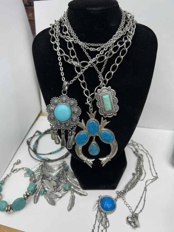 Lot 801: LOT OF TURQUOISE JEWLERY