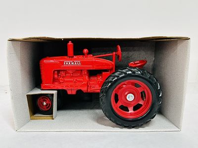 ERTL 1/16 CASE FARMALL "SAND BOX TOYS". DIECAST, MODEL HC-0426, STOCK #841