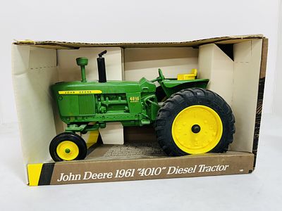 ERTL 1/16 JOHN DEERE 1961 "4010" DIESEL TRACTOR. DIECAST, MODEL #5716DO, STOCK #2574