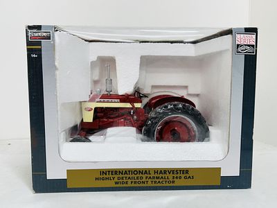 SPEC CAST 1/16 INTERNATIONAL HARVESTER FARMALL 340. DIECAST INTERNATIONAL HARVESTER HIGHLY 
