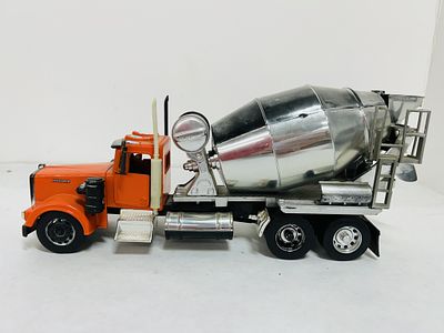 KENWORTH 1/32 W900 CEMENT MIXER TRUCK. PART OF THE LONG HAULER COLLECTION BY NEW-RAY