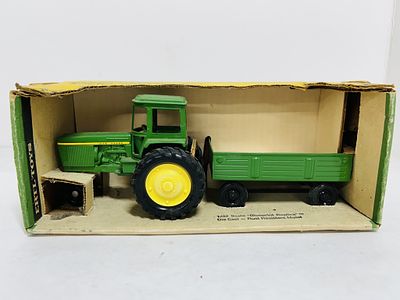 ERTL 1/32 JOHN DEERE TRACTOR WITH WAGON NF. BLUE PRINT REPLICA, DIECAST, STOCK #70-7641