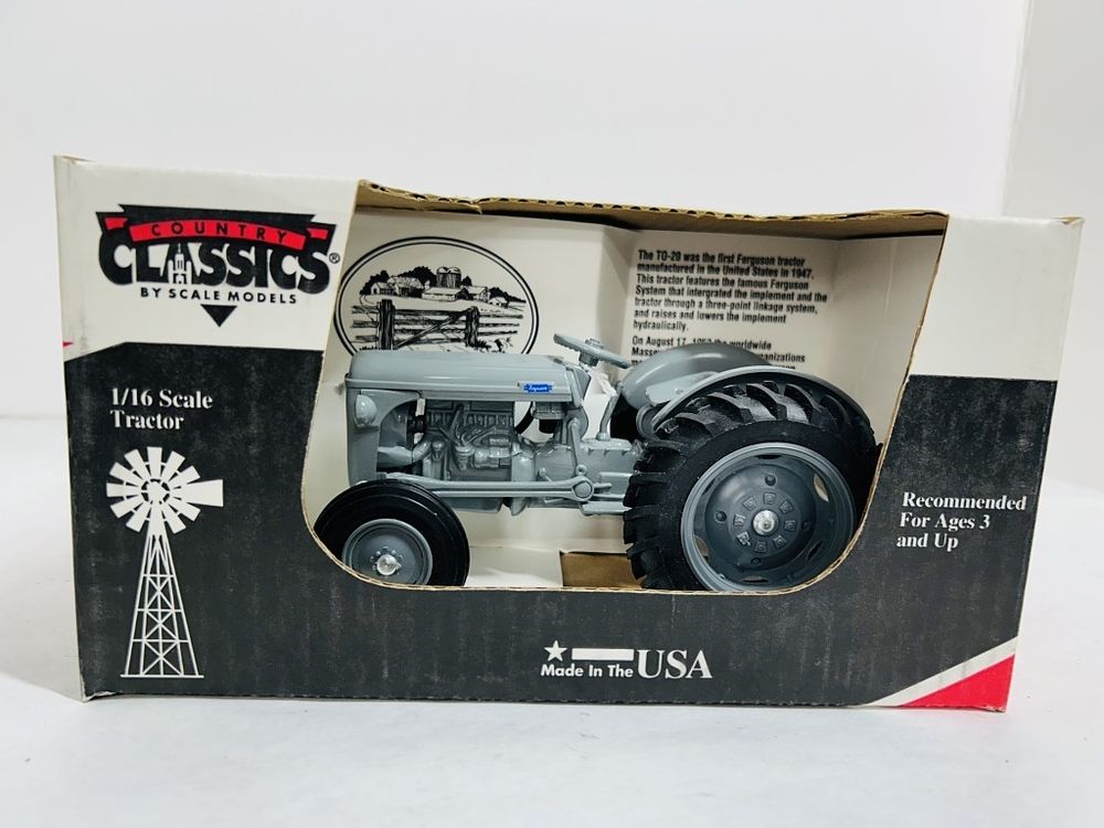 Lot 191: COUNTRY CLASSICS 1/16 MASSEY FERGUSON WF