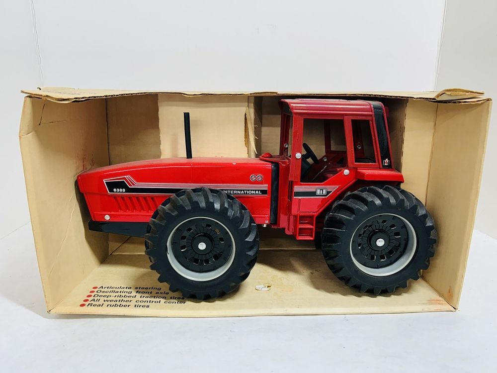 Lot 200: ERTL 1/16 INTERNATIONAL 2+2 TRACTOR 6388