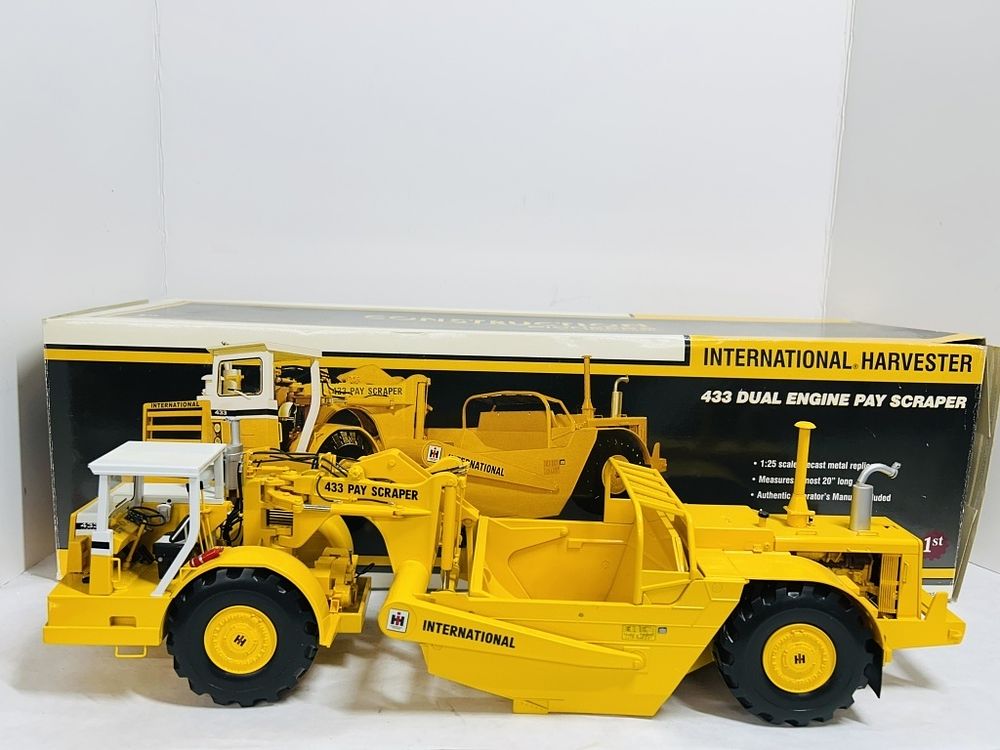 Lot 259: CONSTRUCTION PIONEERS IH 433 DUAL PAY SCRAPPER