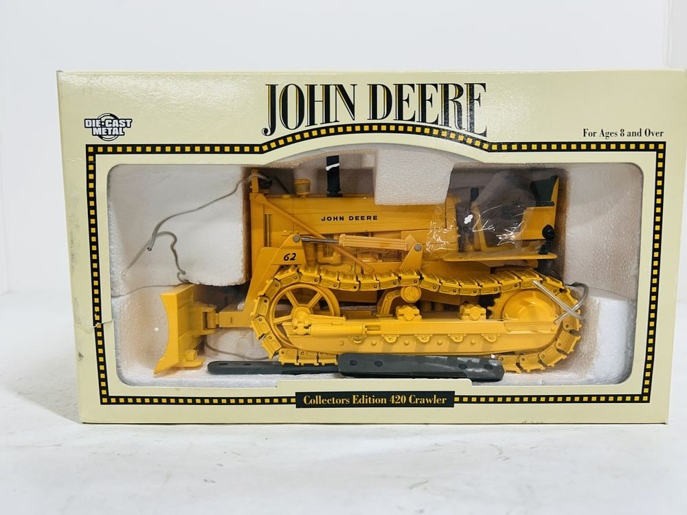 Lot 263: JOHN DEERE 1/16 420 CRAWLER COLLECTORS EDITION