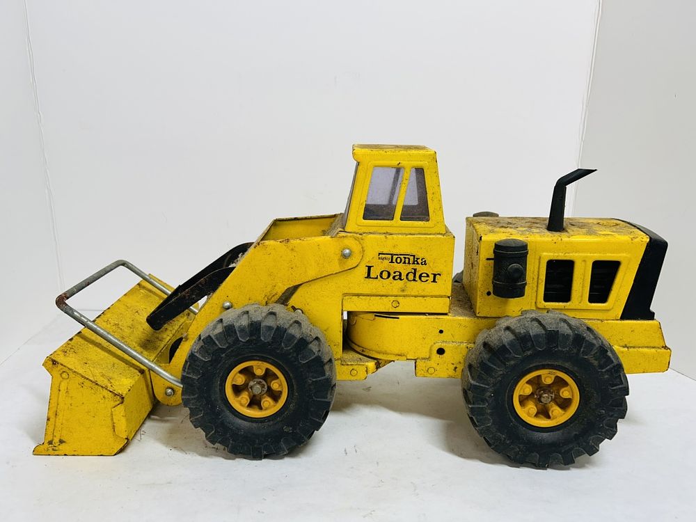 Lot 267: TONKA MIGHTY LOADER WITH ORIGINAL BOX