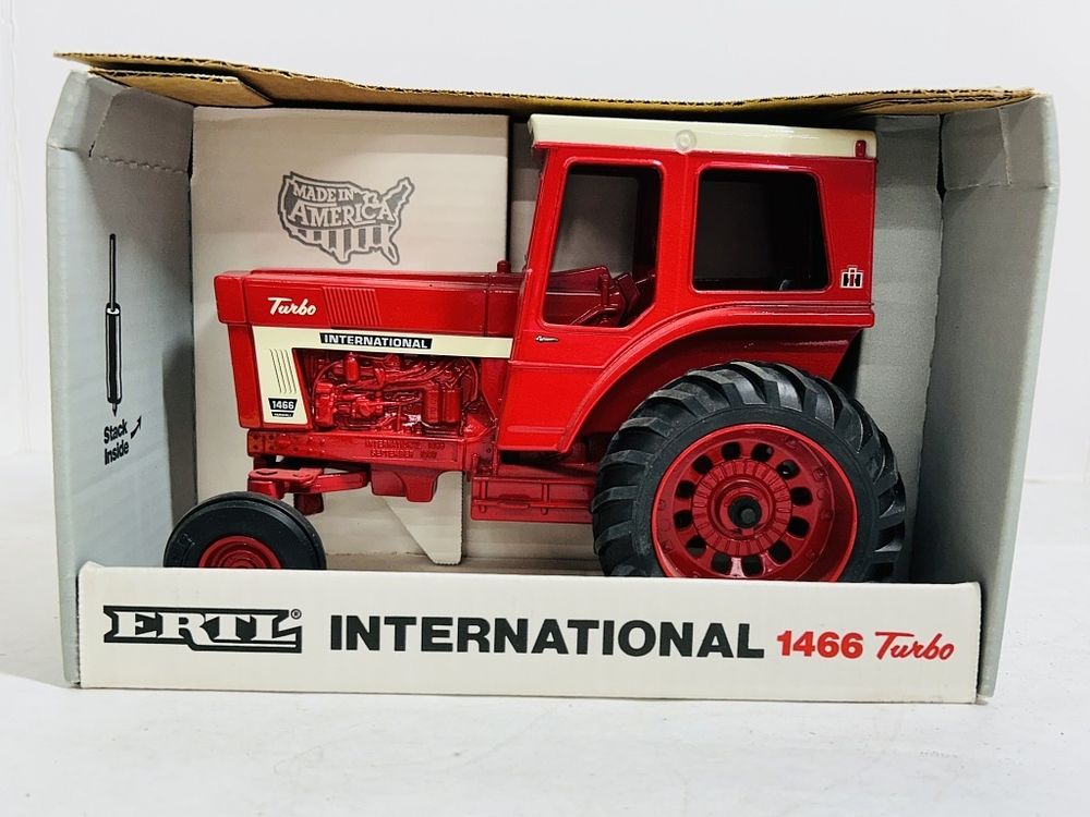 Lot 366: ERTL SPECIAL EDITION INTERNATIONAL 1466 TURBO CAB
