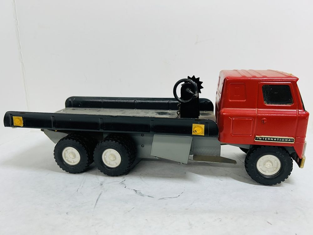 Lot 427: INTERNATIONAL ROLL BACK TOW TRUCK